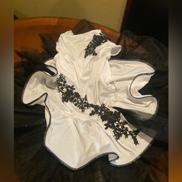 Dance costume - Picture 1 of 3